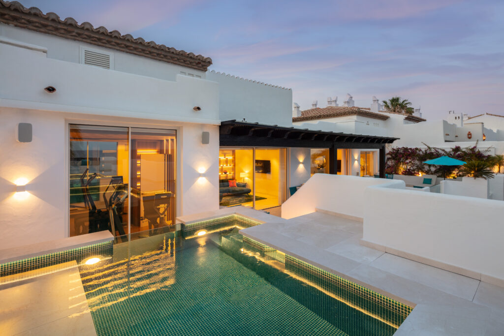 Penthouse One - Pool at night